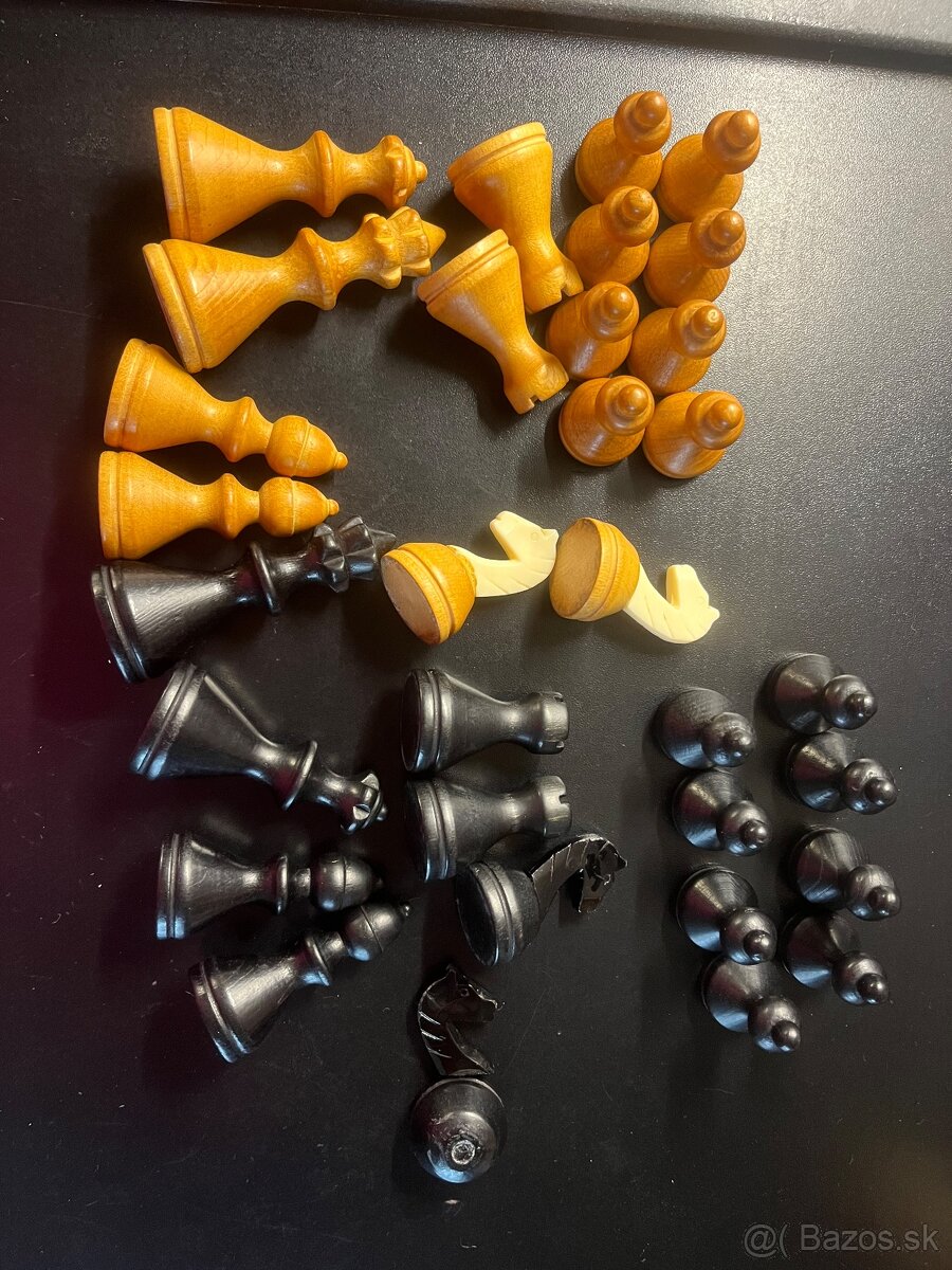 Drevené Šachové figúrky