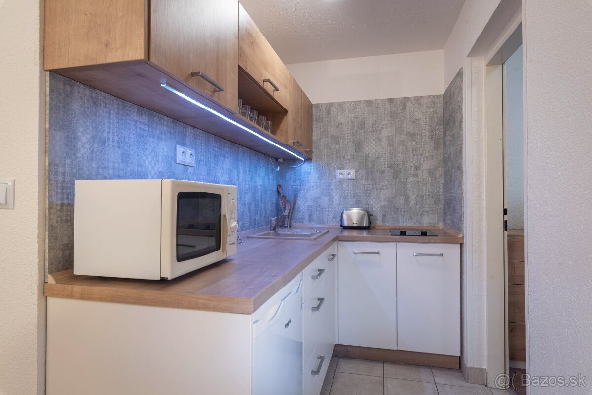 Prenájom Apartmánu v centre Donovál