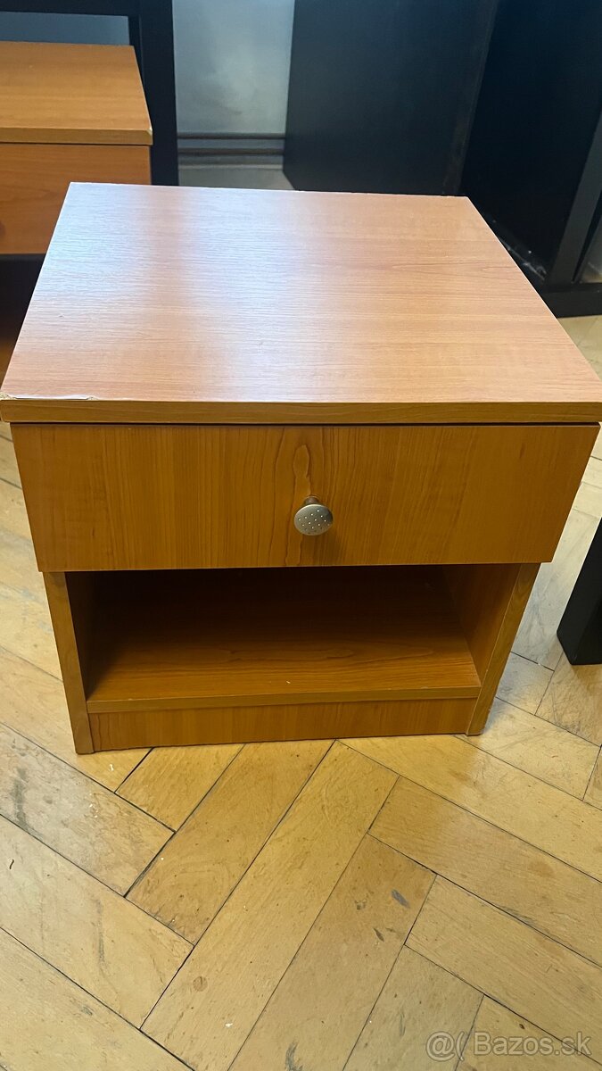 Postel, matrac, 2x nocny stolik