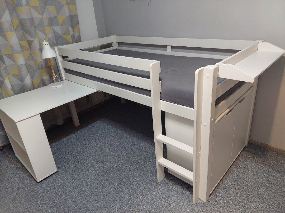 Vyvýšená posteľ s pc stolíkom a komodou