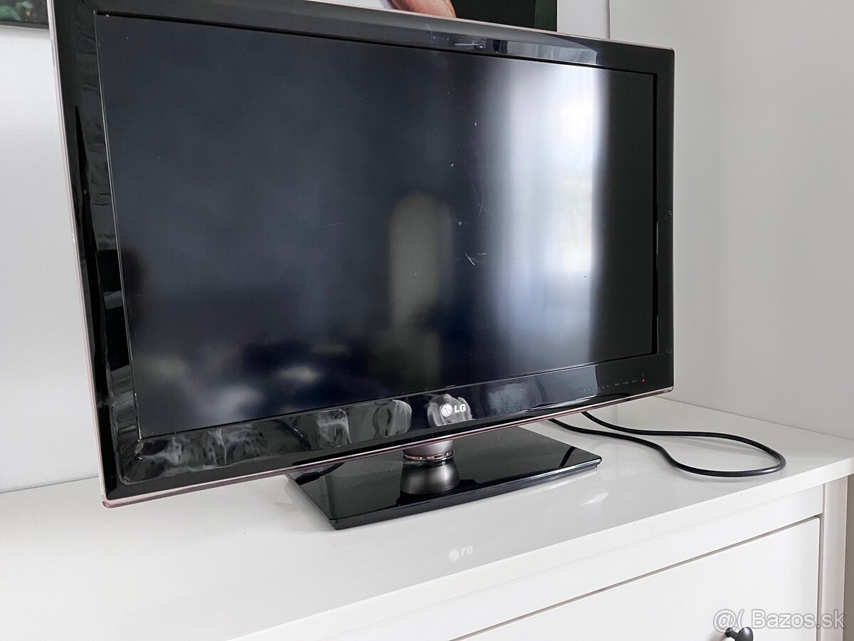 LG TV 32LV2500 za