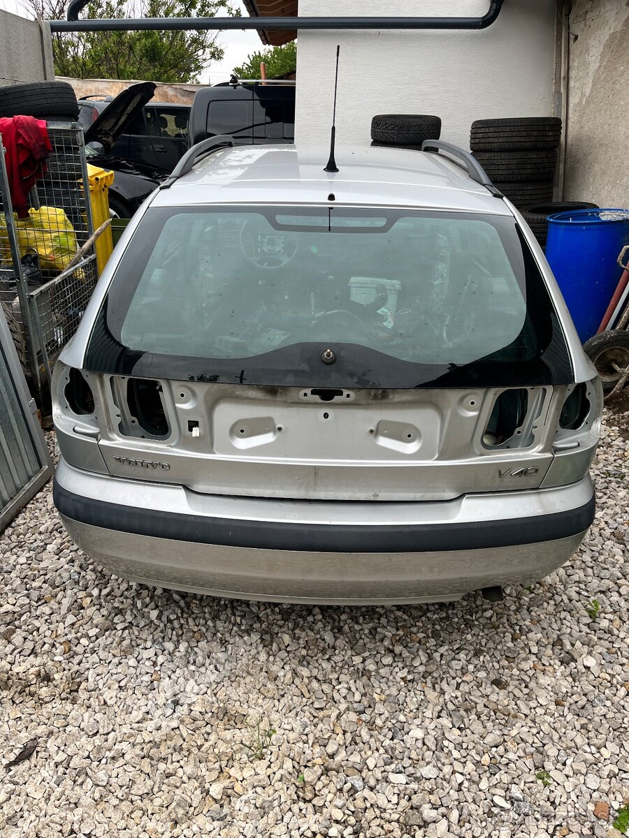 Volvo v40