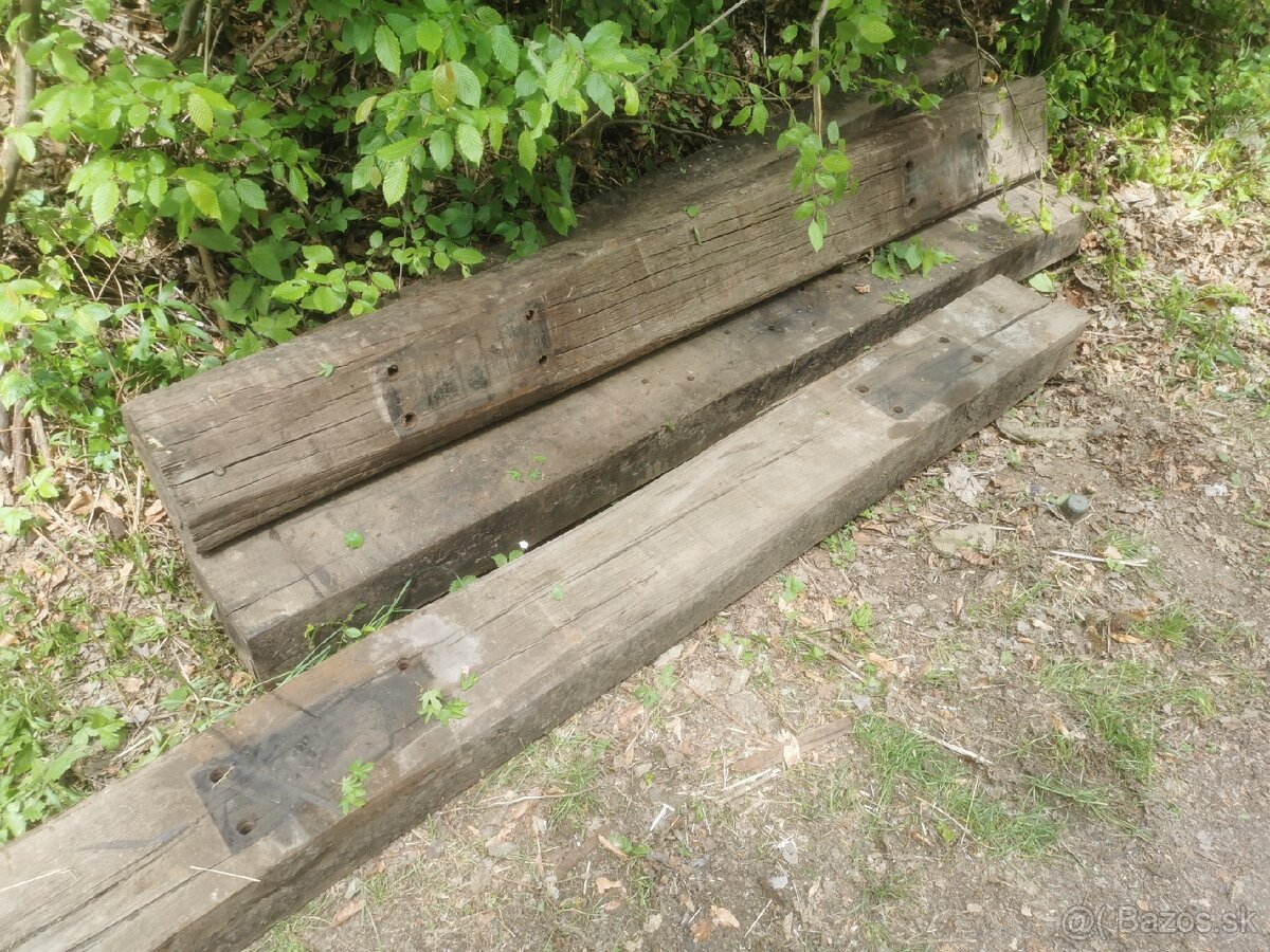 4 krásne drevené podvaly