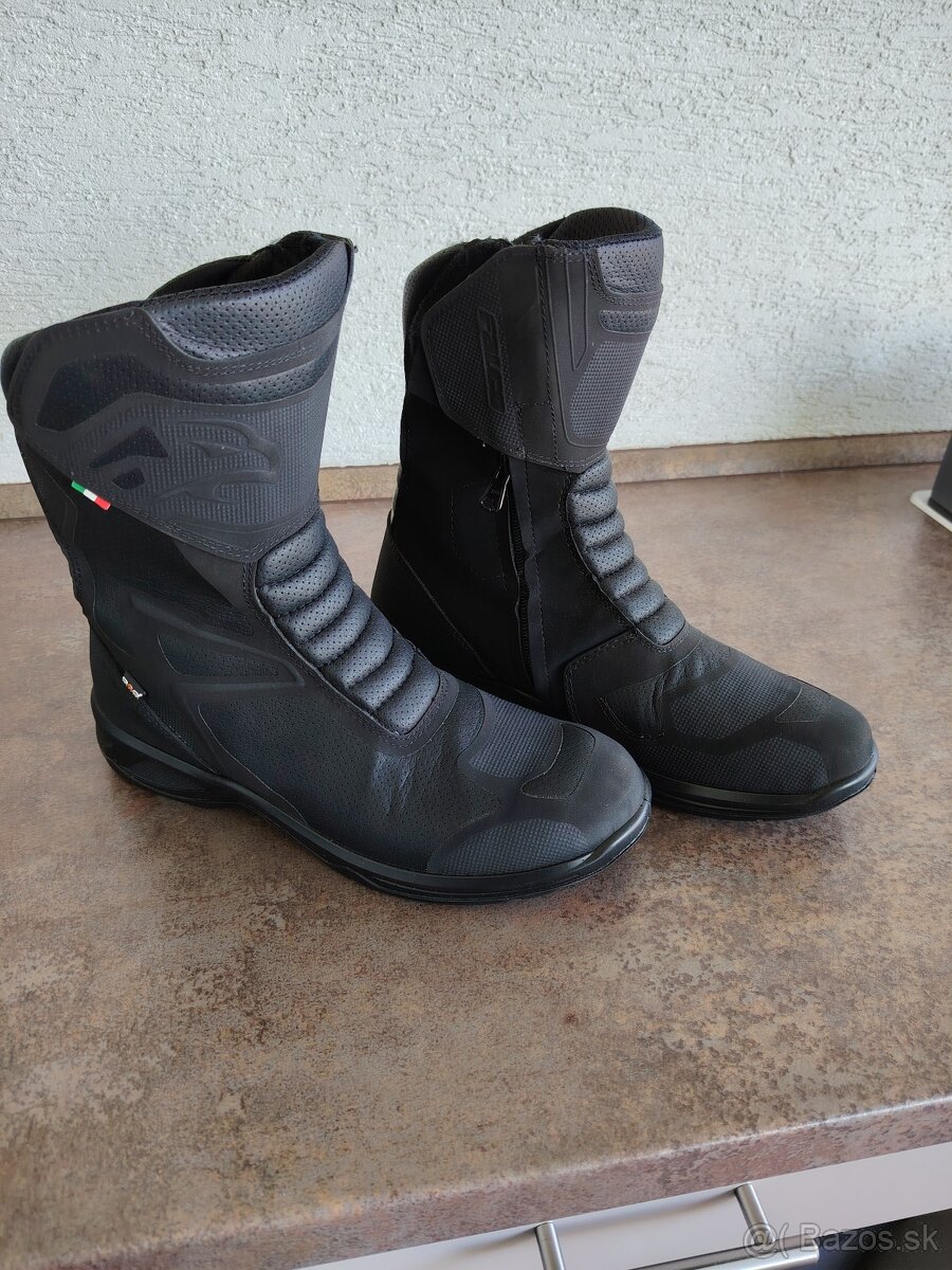 Predám moto čižmy