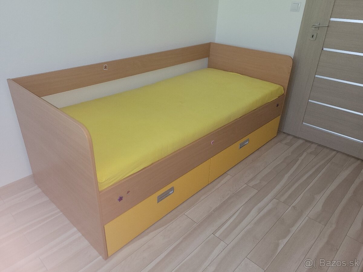 Posteľ