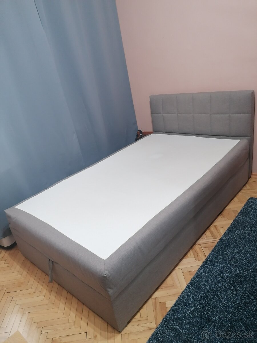Posteľ s úložným priestorom