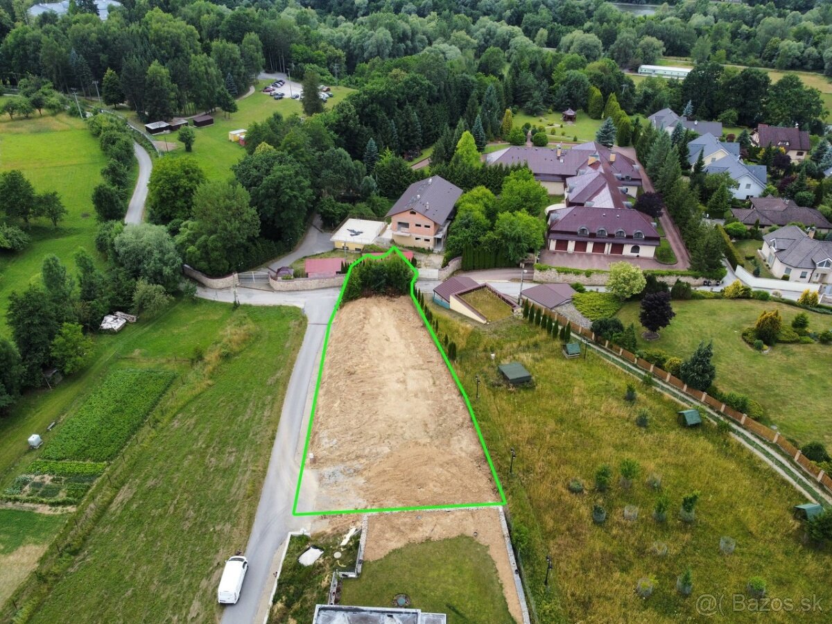 Stavebný pozemok / 1088 m2 / - Považská Bystrica