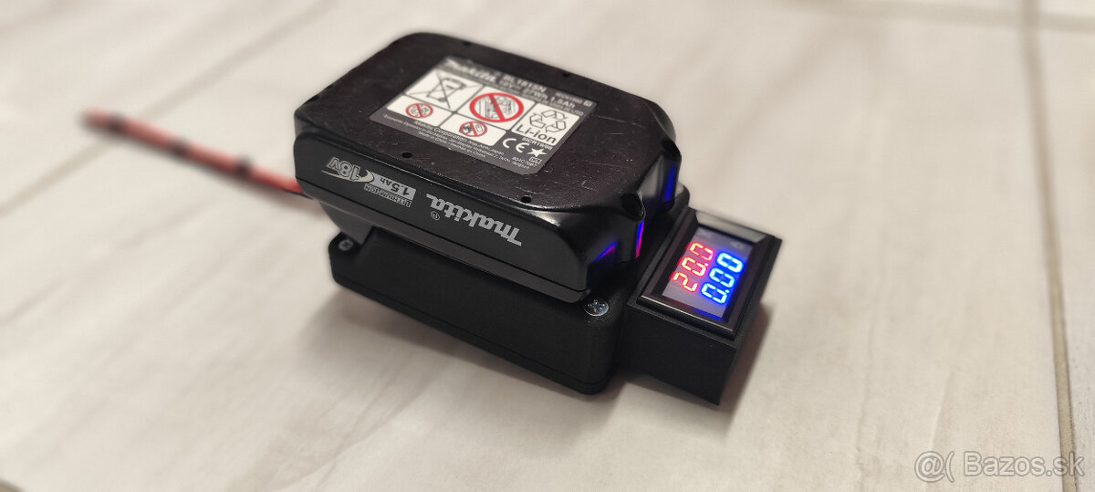 Adaptér batérie makita 18V s voltmetrom ( Hranatý/Okrúhly )