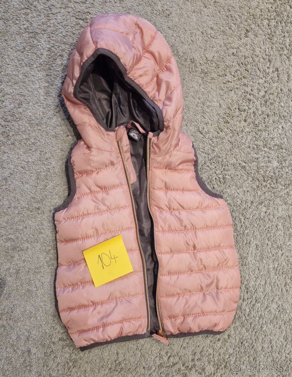 Darujem dievčenské oblečenie veľkosti prevažne 98-104 3-4 r.