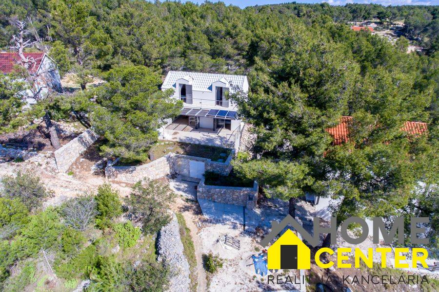 NA PREDAJ šarmantný dom / 72 m² /s výhľadom na more na ostro