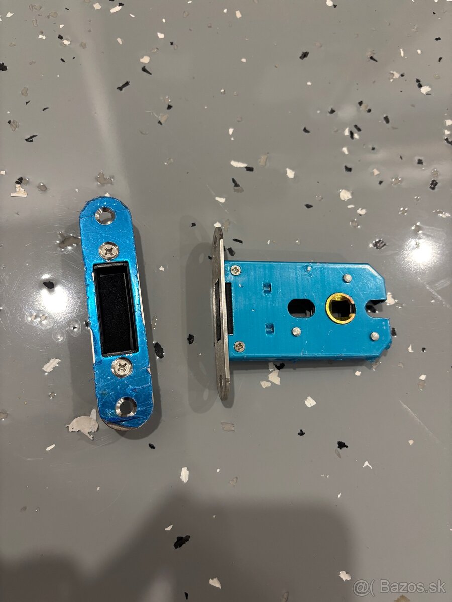 Magnetický zámok s protiplechom