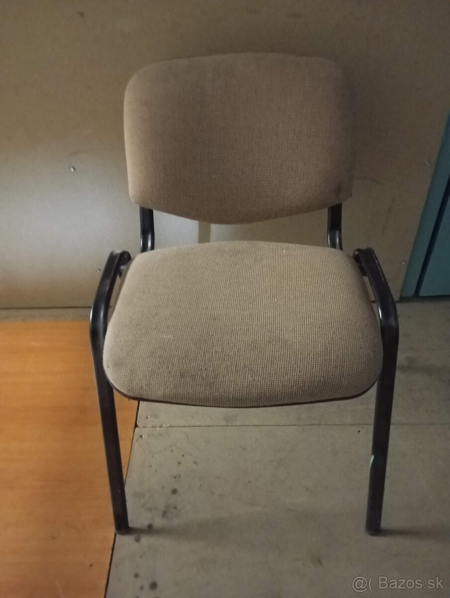 10-Hnedá kancelárska stolička