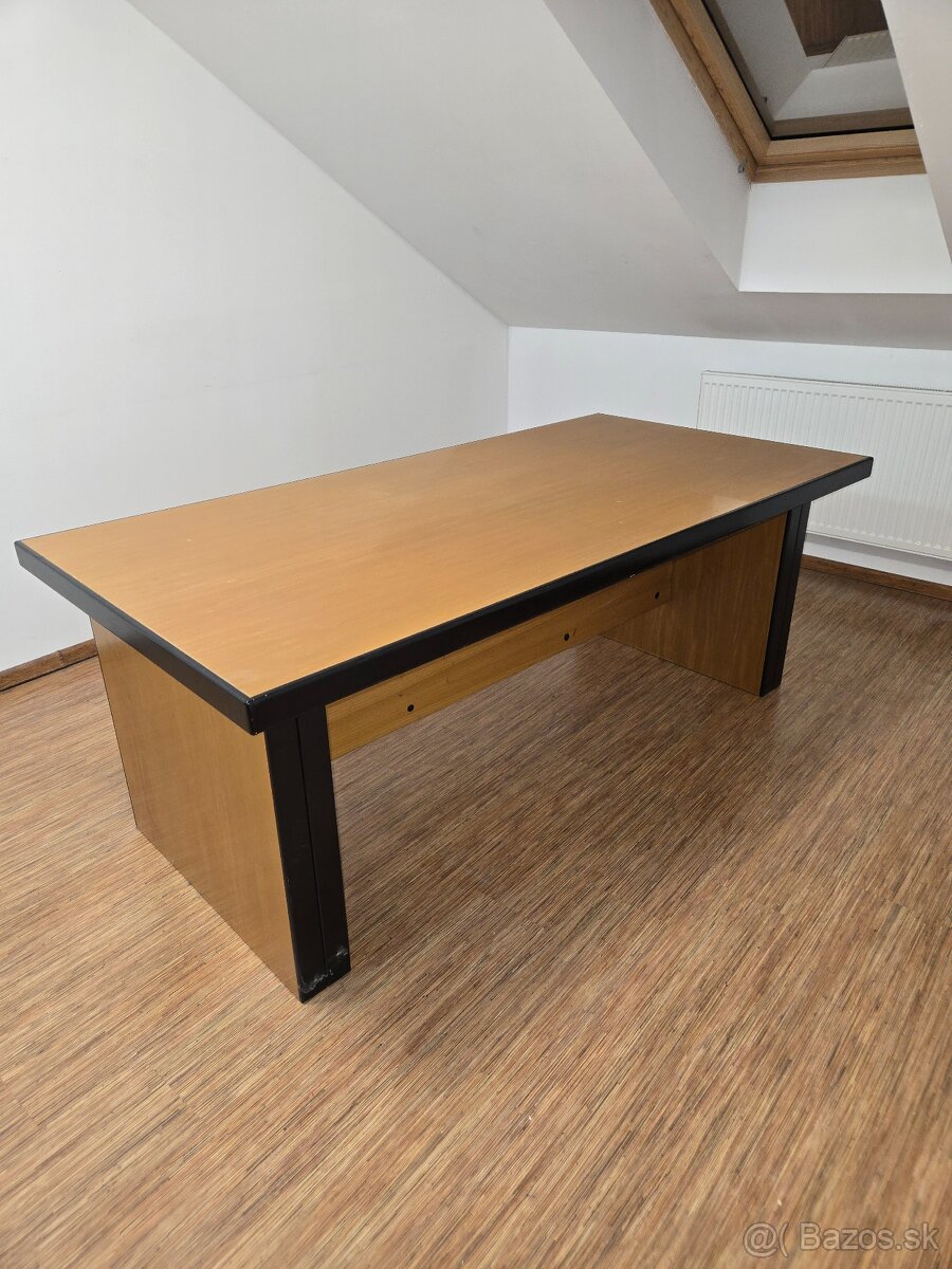 EXKLUZÍVNY mohutný stôl