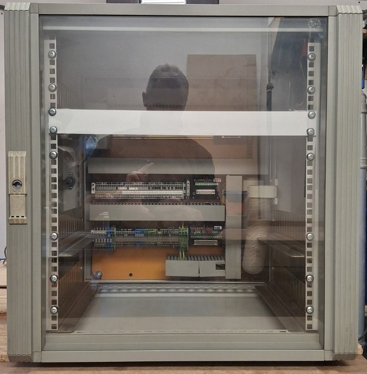 Rack 19" + rozvádzač