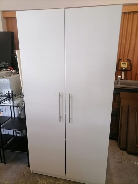 biela skrina