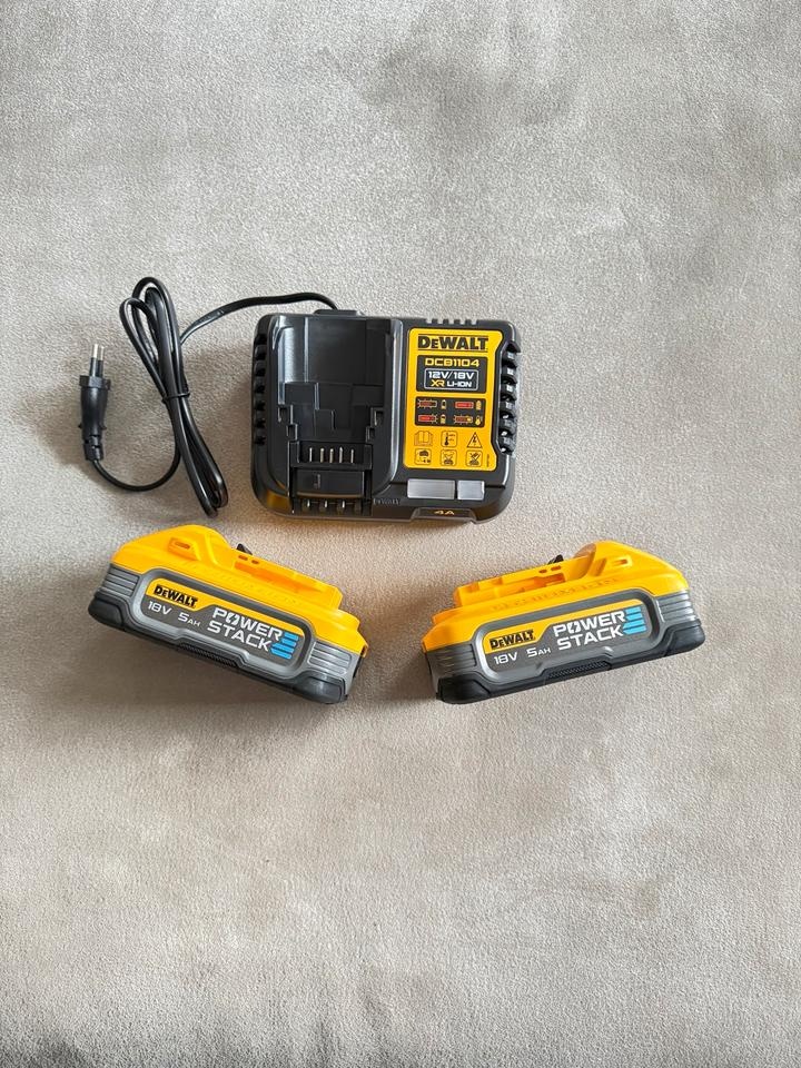 Nová sada nabíječky DeWALT DCB 1102E2+ 2x DCB 518