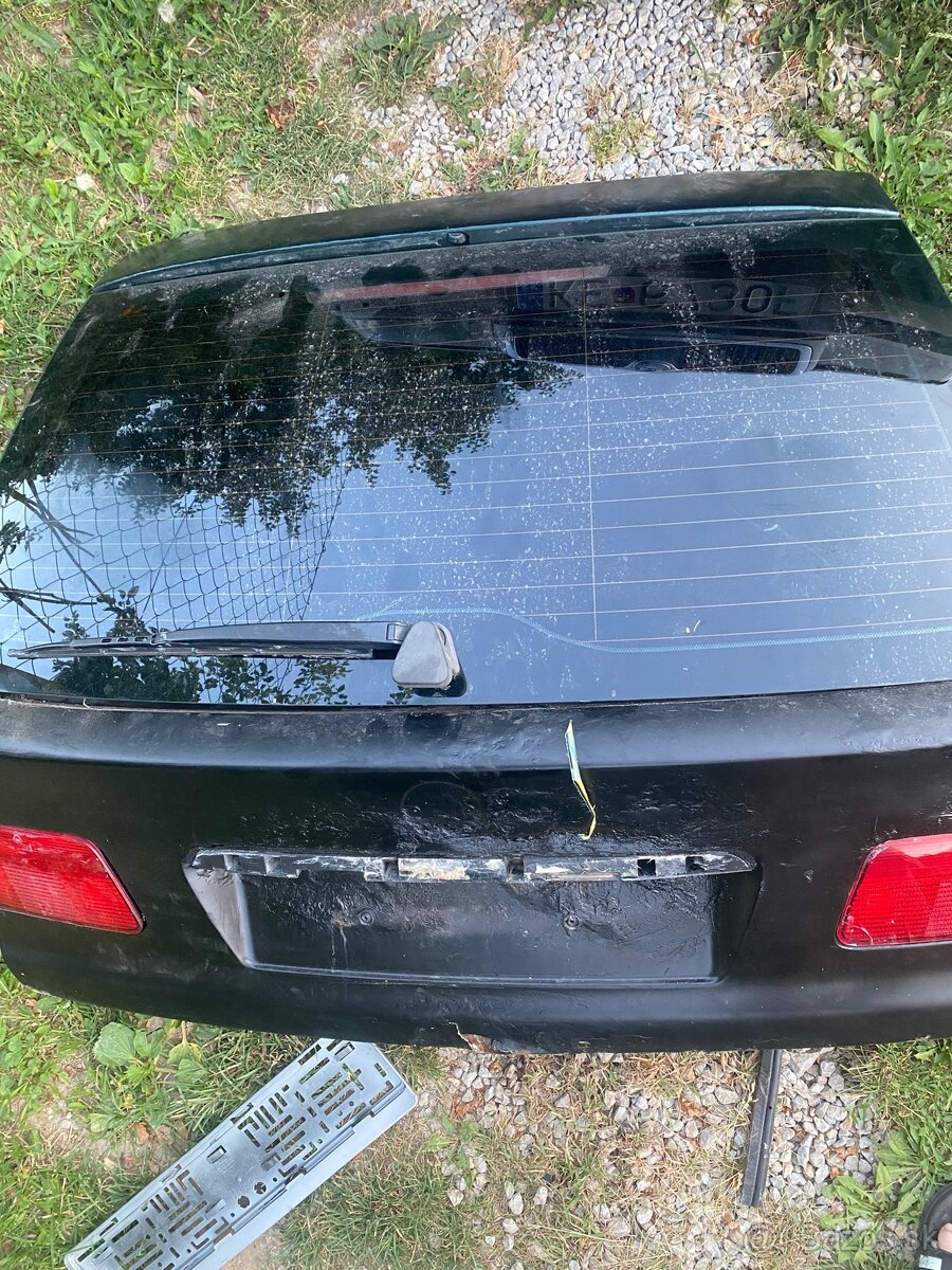 Bmw E39 zadne sklo