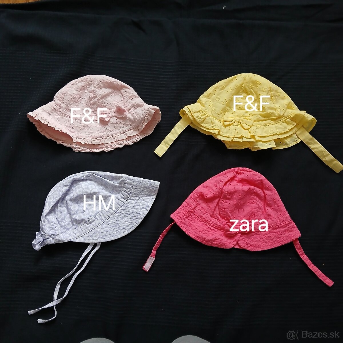 Šaty a klobúčiky