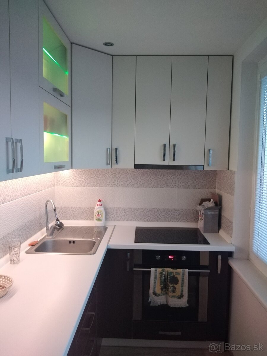 Prenájom 2,5 izbový byt ZC