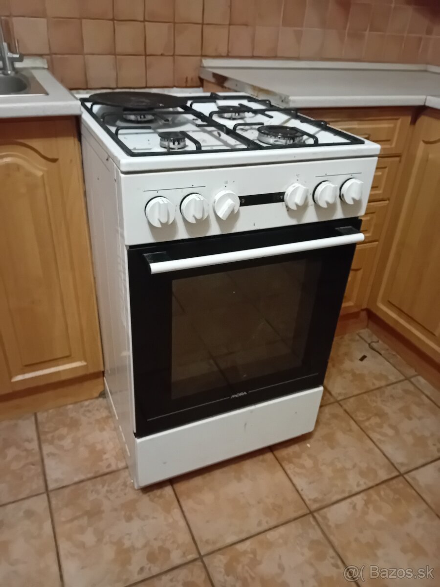 Plynovy sporak s elektrickou rurou