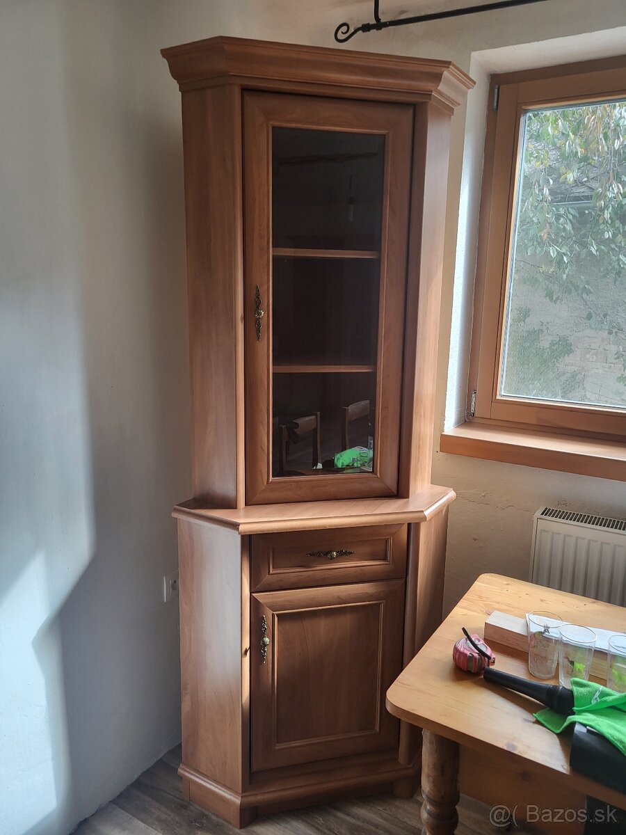 Skrinky rohove vitrina komoda