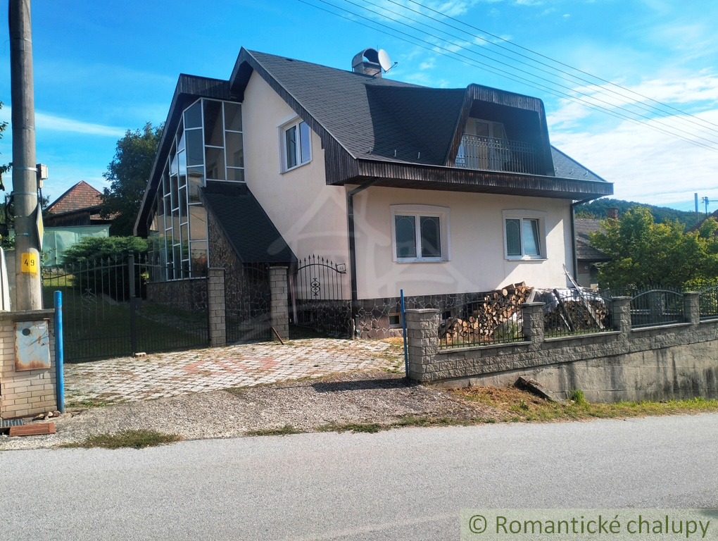 Veľký pekný dom v malebnej obci Nová Lehota na predaj