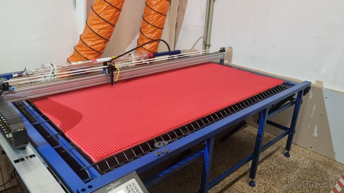 Laserový rezací stroj Co2, veľký pracovný stôl 2000x1500