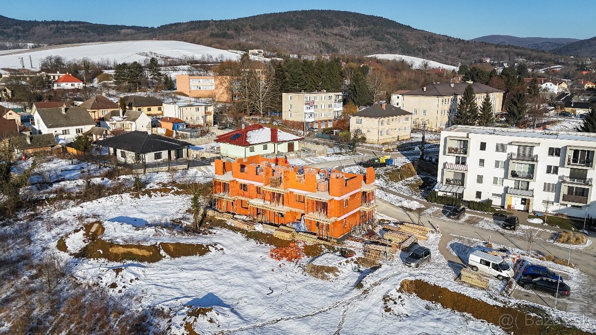 BYTY - PROJEKT HRADNÉ POLE - Čachtice