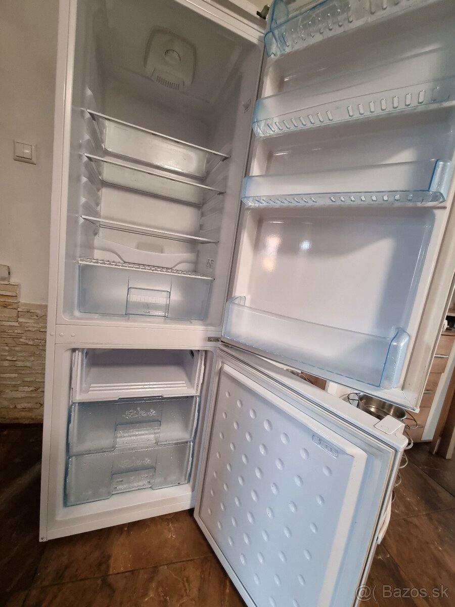 Kombinovaná chladnička s mrazničkou