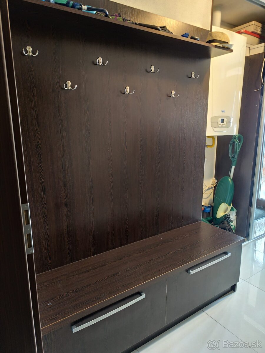 Zostava do predsiene, postel, cena dohodou