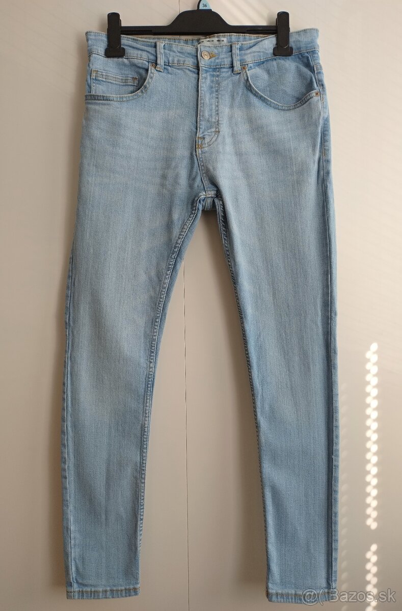 Pánske modré obtiahnuté rifle (Pull&Bear)