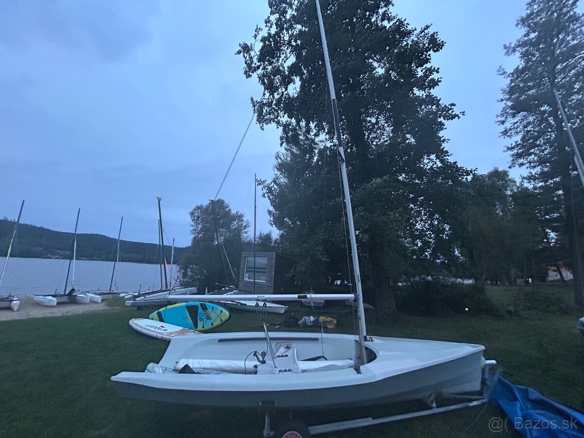 Plachetnica RS400