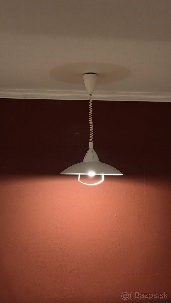 Predam nastavitelne zavesne lampy