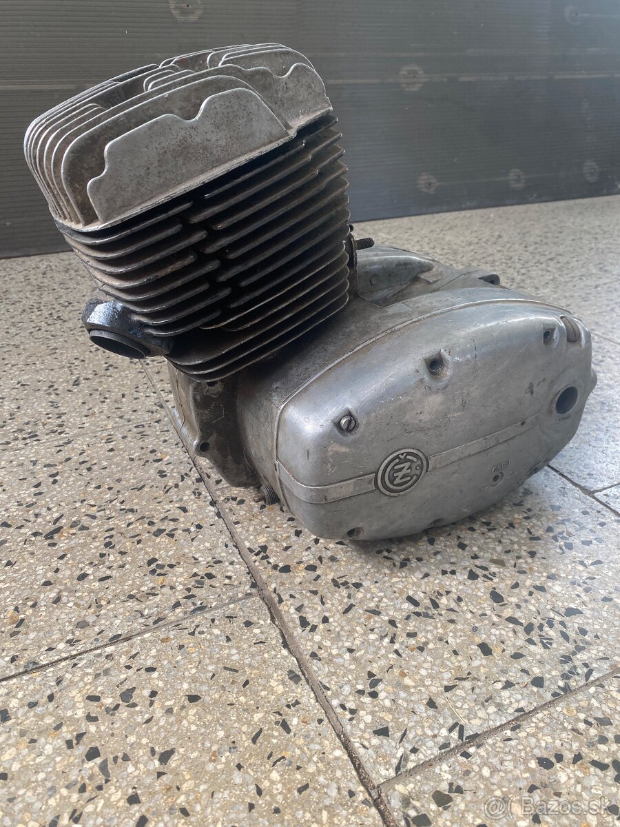 Motor čz 125 476