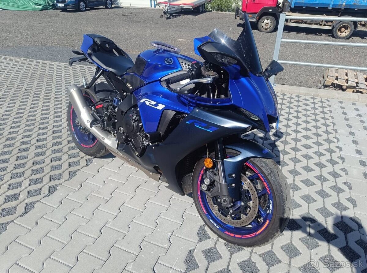 Yamaha R1