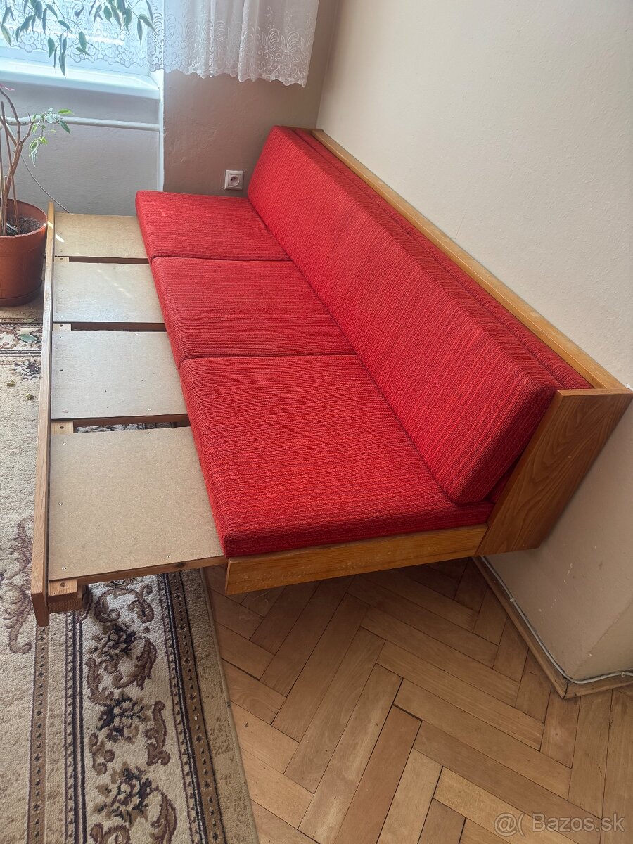Retro rozkladacia sedačka