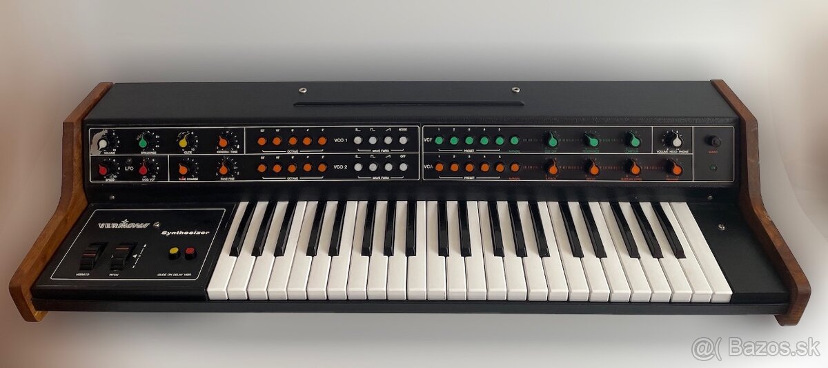 VERMONA Synthesizer (model 1982, DDR, analog, monofonní)