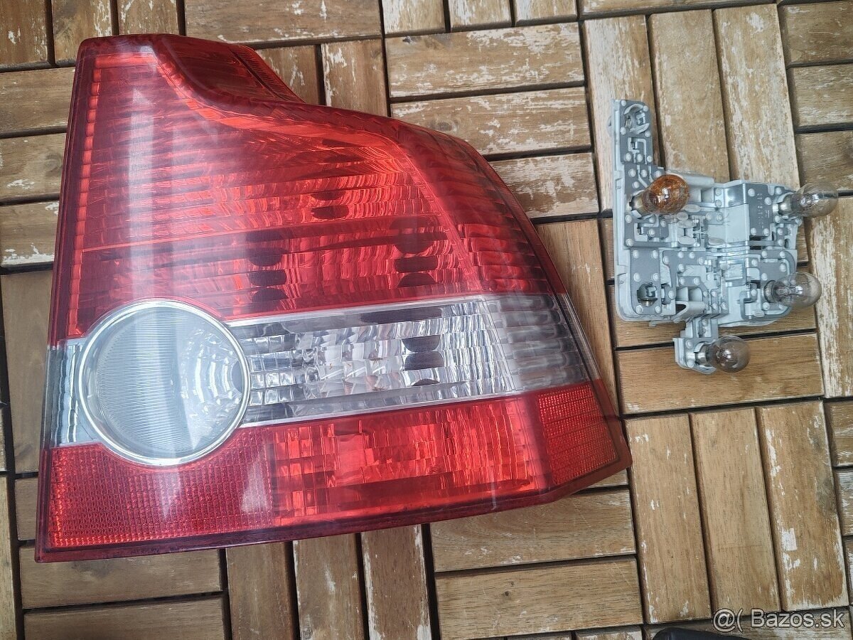 Prave zadné svetlo volvo s40 II.
