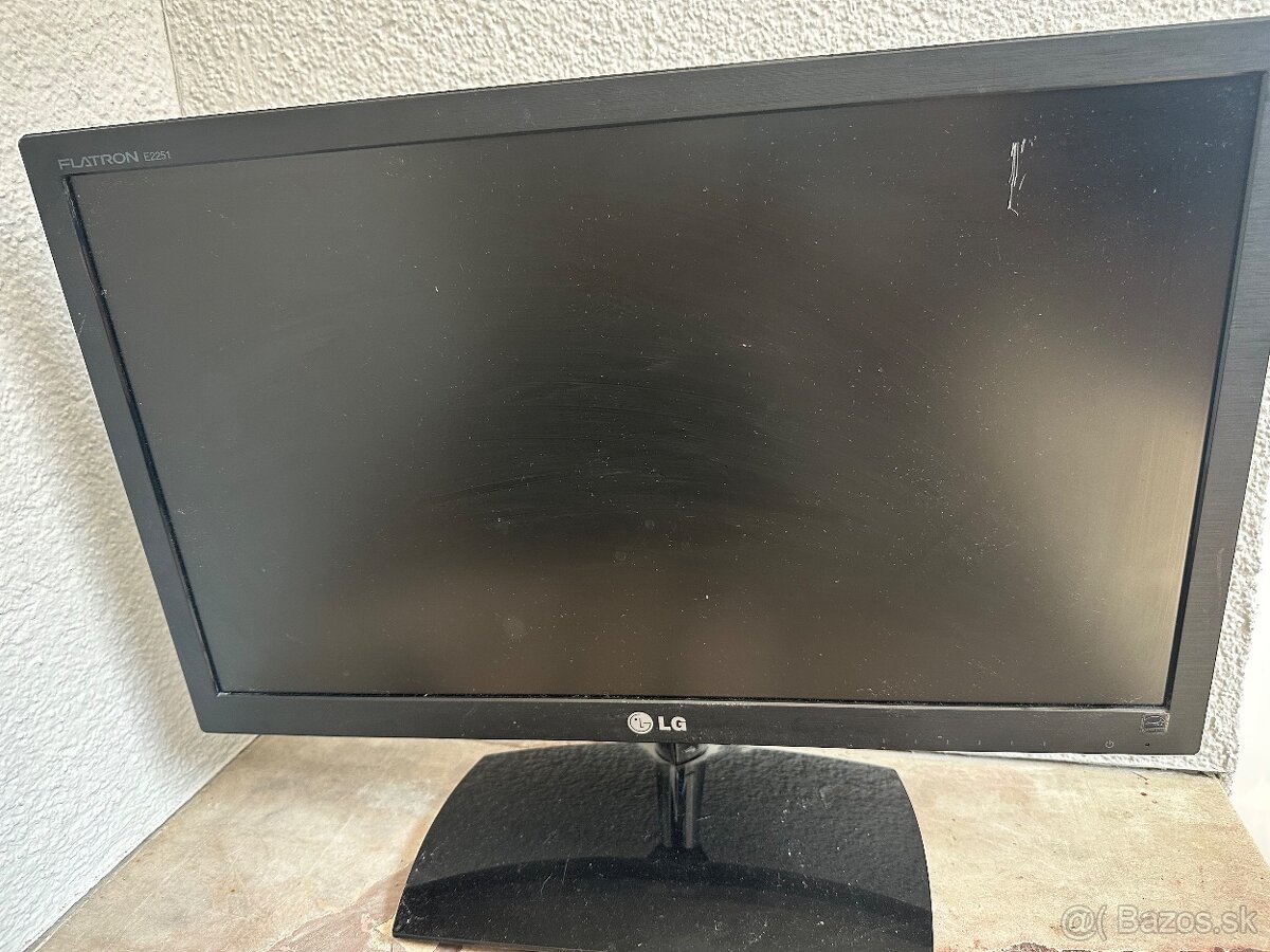 21.5" LG E2251VR-BN