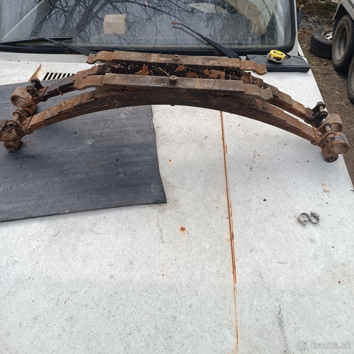 Trabant listové Perá