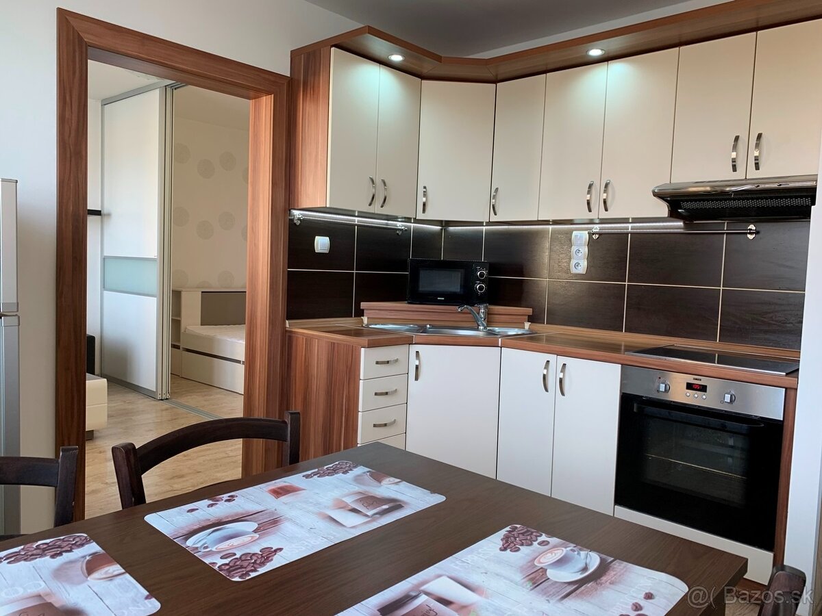 Prenájom 1i zariadený byt, J.Jesenského, centrum Prievidza