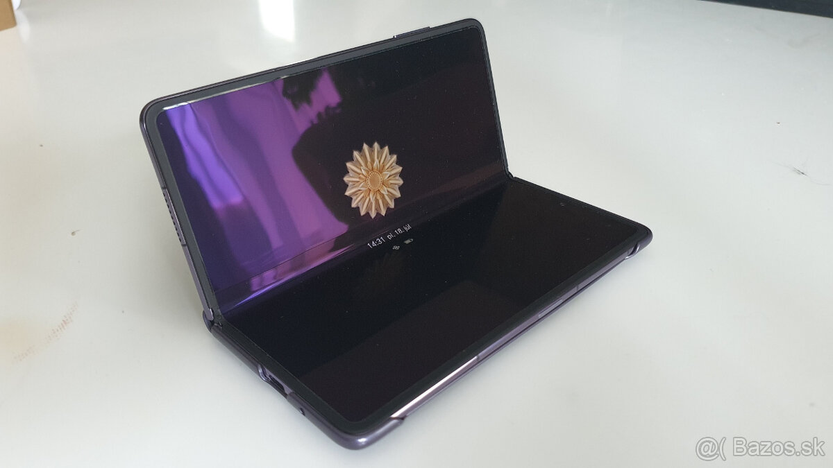 Honor Magic V2