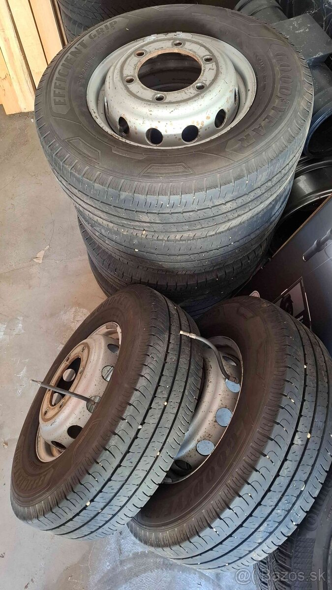 225/75 R16C pneu + disky