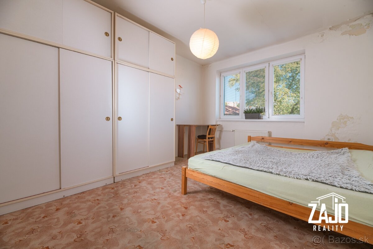 2-IZBOVÝ TEHLOVÝ BYT S BALKÓNOM, DLHÉ HONY