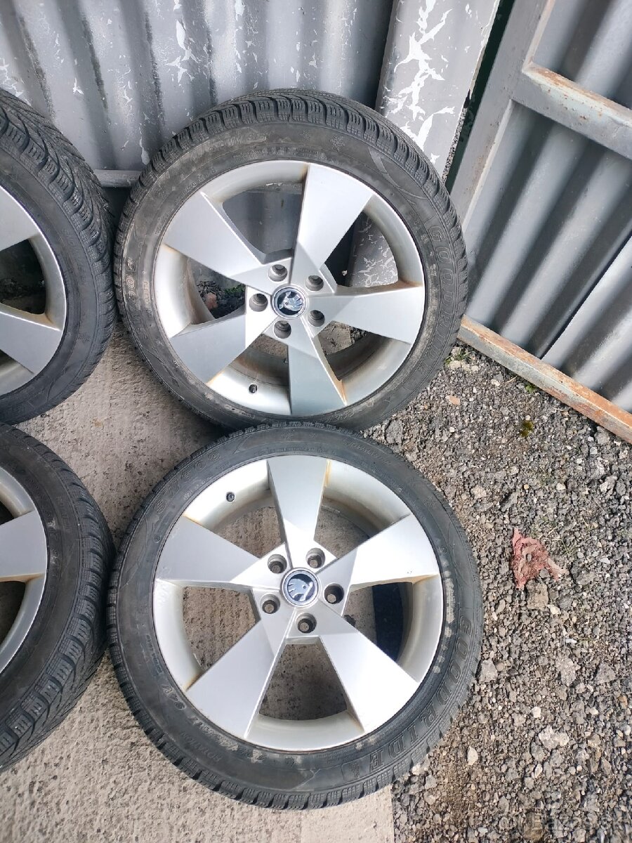 ❄️4ks alu disky orig. Škoda 5x112 R17 pneu 205/55 R17 5mm