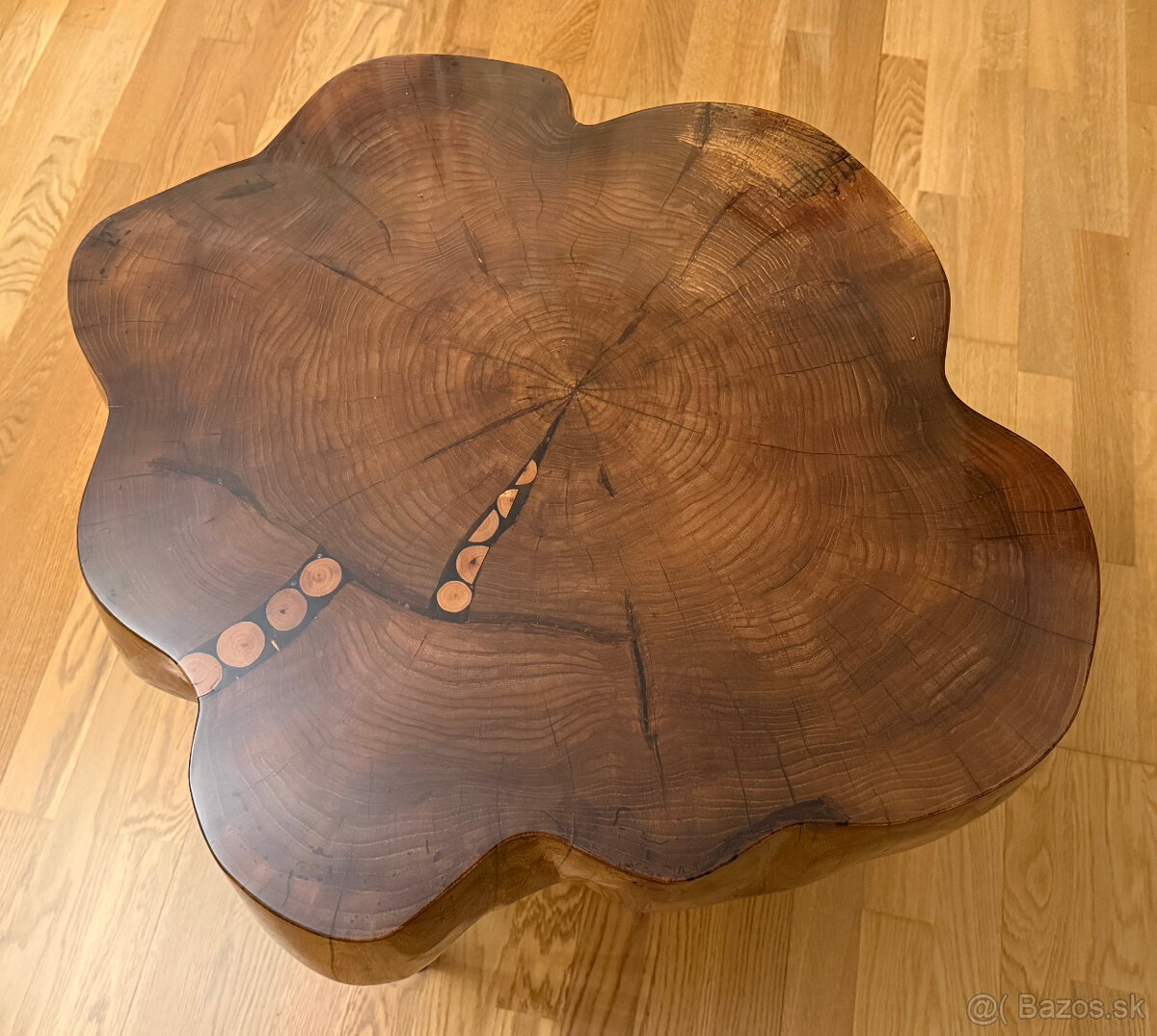 Predám epoxidový konferenčný stôl z brestového dreva