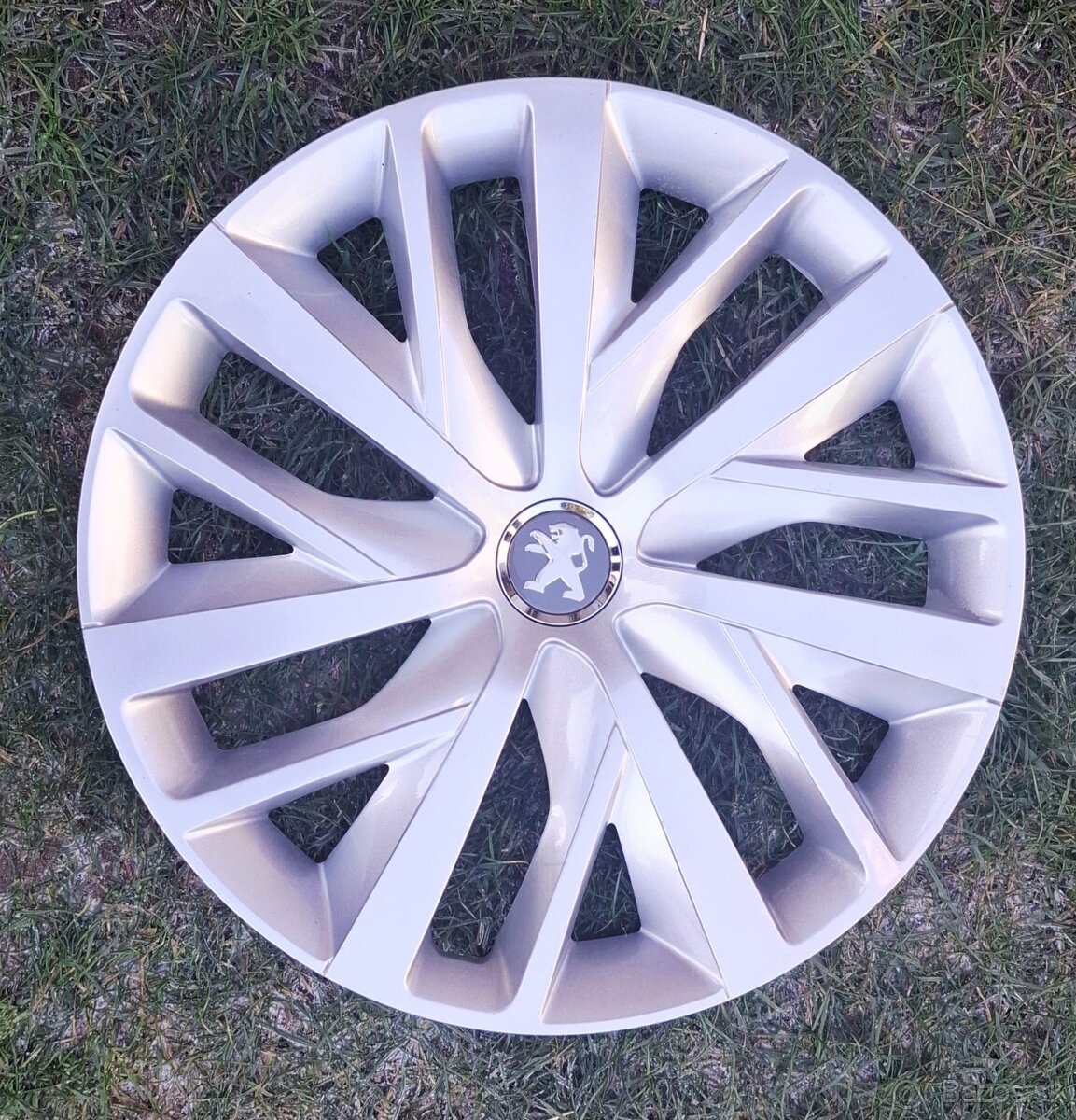 Puklica r16 Peugeot Partner