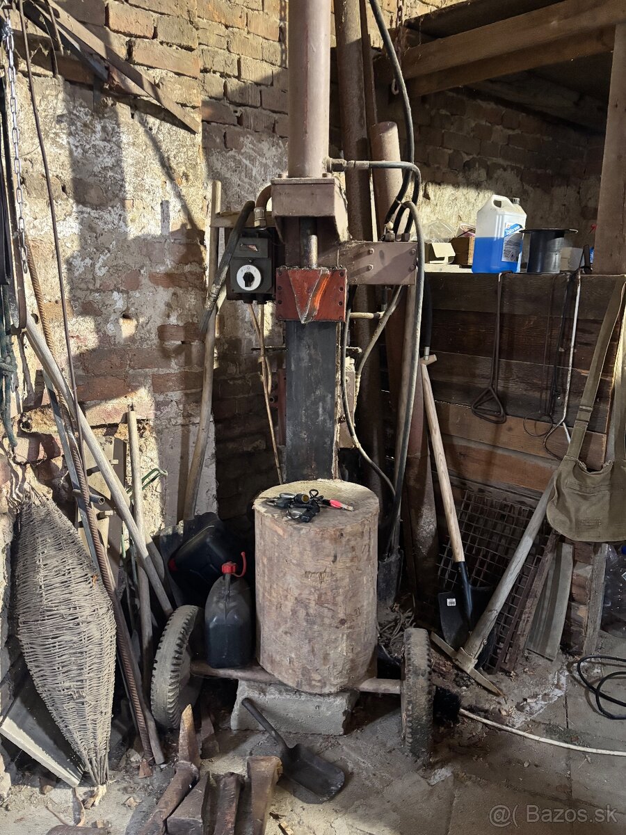 Štípačka na dřevo hydraulická