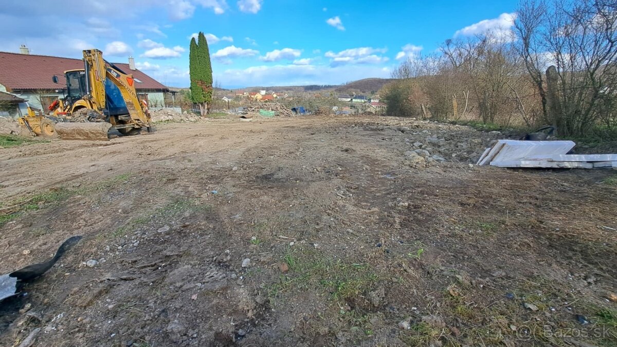 Stavebný pozemok 15A + Cesta