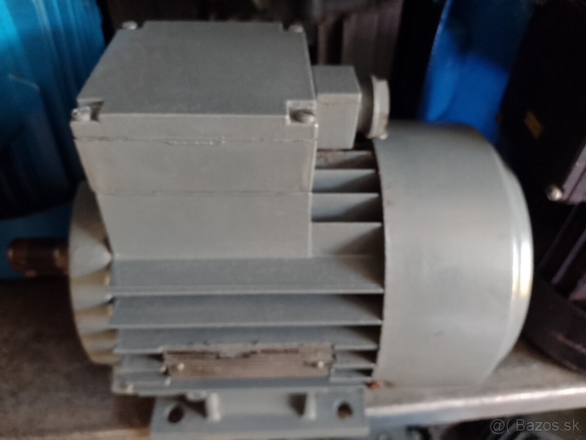 Predám elektromotor 0.75kw.